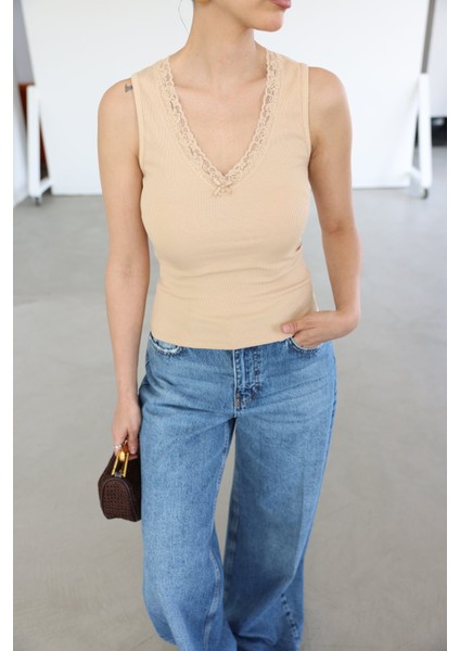 Dantelli V Yaka Kolsuz Bluz fiyatları