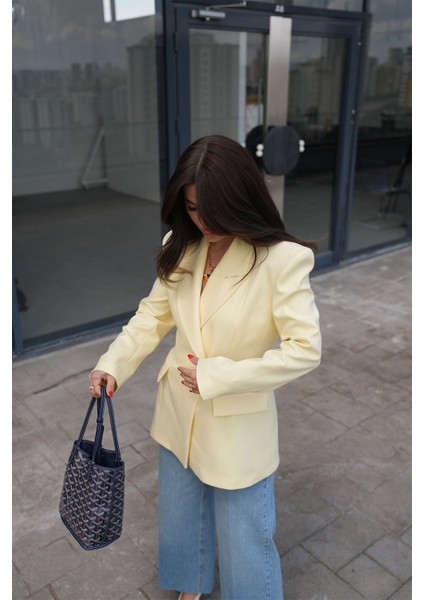 Omuzu Vatkalı Tek Düğmeli Blazer Ceket