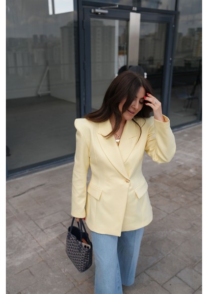 Omuzu Vatkalı Tek Düğmeli Blazer Ceket