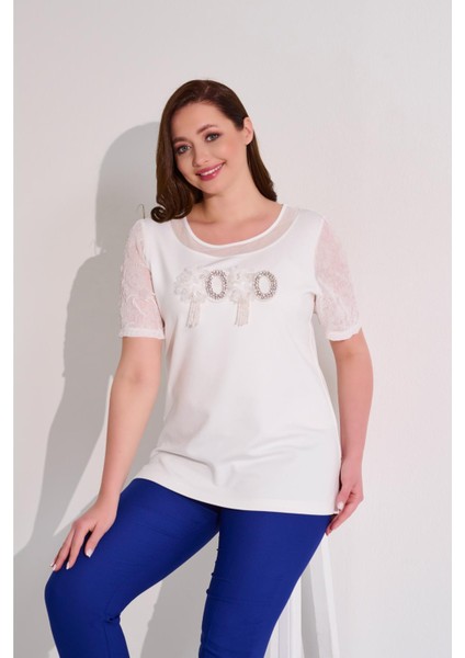 Büyük Beden Önü Işlemeli Kısa Kol Bluz