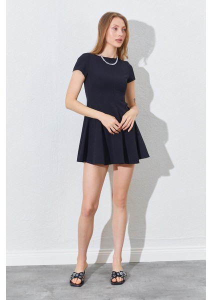 Kadın Siyah Kısa Kollu Parçalı Volanlı Double Kumaş Elbise fiyatları