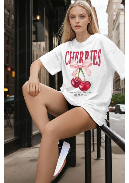 Kadın Cherries Ekru Beyaz Oversize Fit Bol Geniş Kalıp Salaş Kesim T-Shirt fiyatları