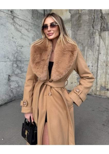 Kadın Kaşe Kaban Camel Renk ve Yaka Kürk Detaylarıyla Şık Tasarım modelleri