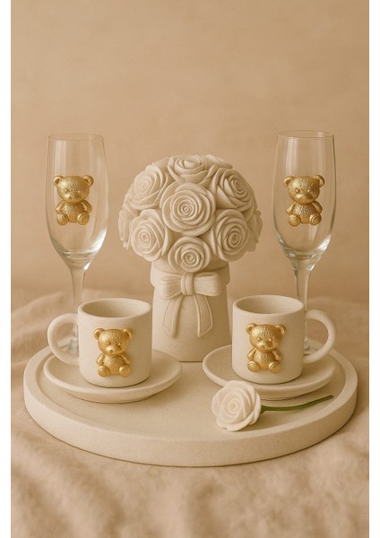 El Yapımı Ayıcık ve Gül Figürlü Dekoratif Kahve & Kadeh Seti – Tepsili Özel Sunum Takımı