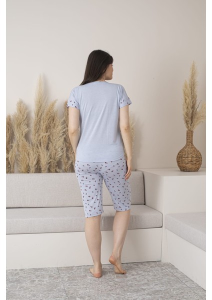Kadın Çiçek Desenli Viskon Kısa Kol Pijama Kapri Takımı-Gri