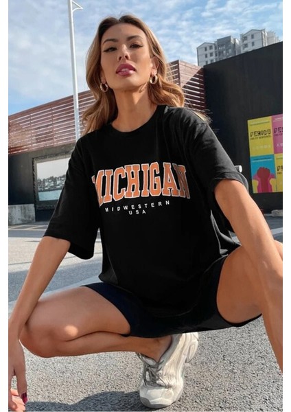 Kadın Siyah Oversize Michigan Baskılı Bisiklet Yaka T-Shirt fiyatları
