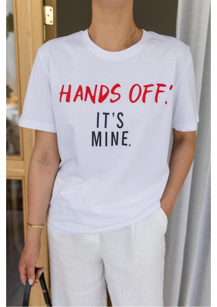 Beyaz Hands Off It's Mine Yazılı T-Shirt