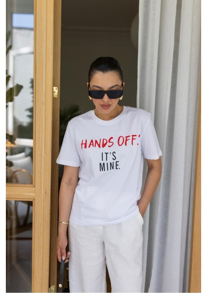Beyaz Hands Off It's Mine Yazılı T-Shirt fiyatları