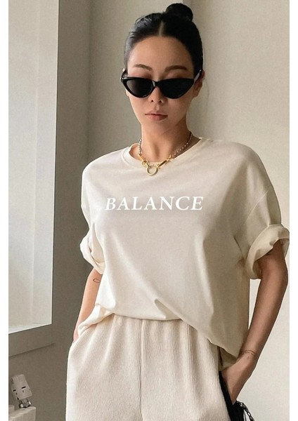 Unisex Balance Baskılı Oversize Boyfriend T-Shirt fiyatları
