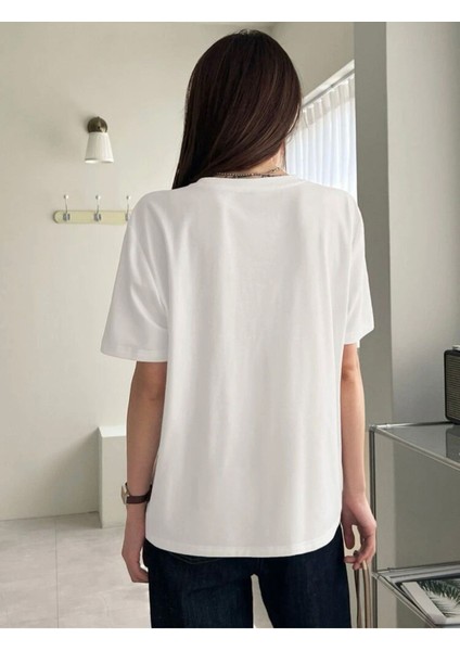 Kadın Beyaz Çift Kalp Baskılı Oversize T-Shirt modelleri