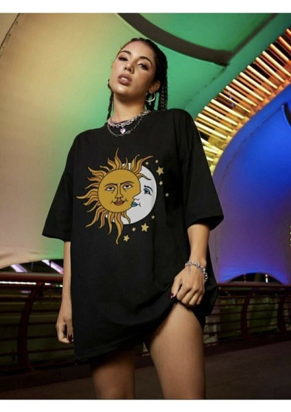 Kadın Siyah Güneş Ay Baskılı Oversize Penye T-Shirt Tişört