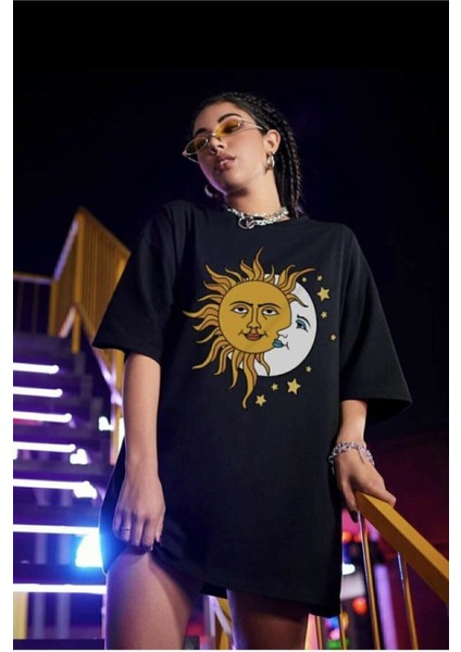Kadın Siyah Güneş Ay Baskılı Oversize Penye T-Shirt Tişört fiyatları