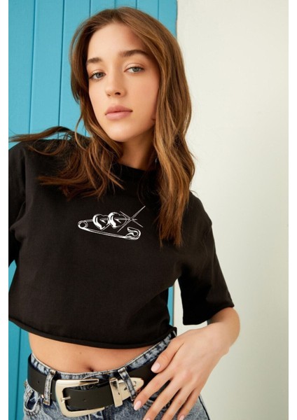 Griland Kadın Siyah Çengelli Iğne Baskılı Oversize Crop Top