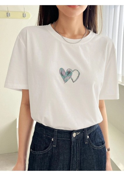 Kadın Beyaz Çift Kalp Baskılı Oversize T-Shirt fiyatları