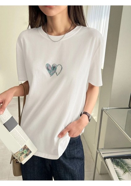 Kadın Beyaz Çift Kalp Baskılı Oversize T-Shirt indirimleri