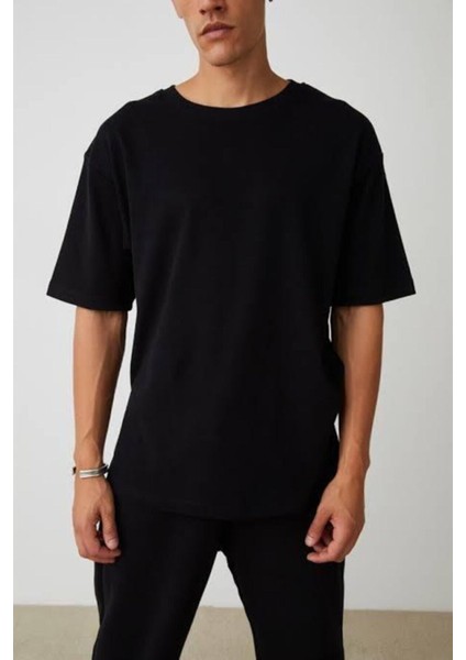 Beyaz Basicoversize Bisiklet Yaka Kısa Kollu T-Shirt fırsatları