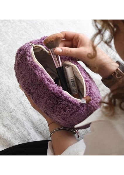 Peluşçu Dayı Fermuarlı Peluş Makyaj Çantası (Uzun Tüylü) – Kadınlar Için En Yeni Makyaj Çantası modelleri