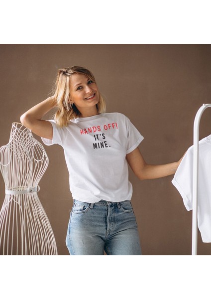 Hands Off! It's Mine. Baskılı Beyaz Basic T-Shirt Serenay T-Shirt - Kimler Geldi Kimler Geçti