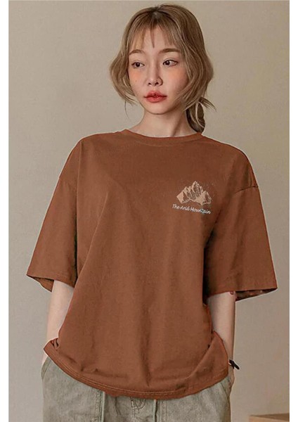 Kadın Kahverengi Arid Mountain Baskılı Oversize T-Shirt fiyatları