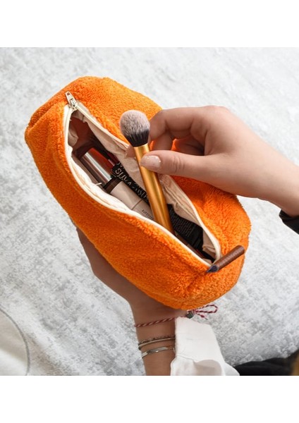 Peluşçu Dayı Fermuarlı Peluş Makyaj Çantası (Kısa Tüylü) – Kadınlar Için En Yeni Makyaj Çantası