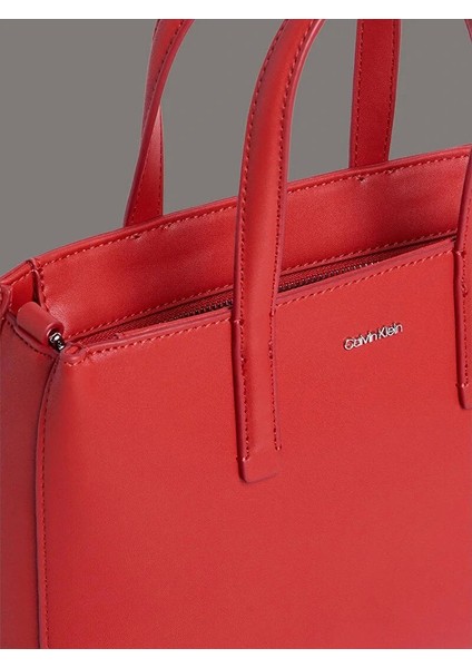Kadın Ck Must Small Tote Çanta modelleri