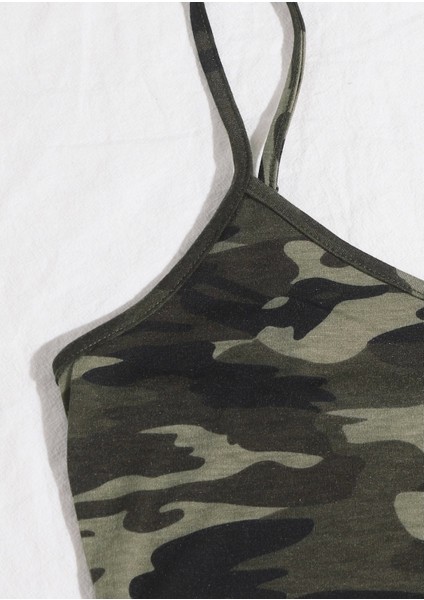 - Kadın Kamuflaj Desenli Askılı Crop Top ve Şortlu Gecelik Takım fırsatları