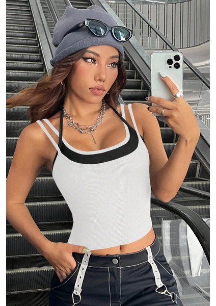 - Kadın Siyah Beyaz Çift Renk Çapraz Askılı Crop Top Bluz