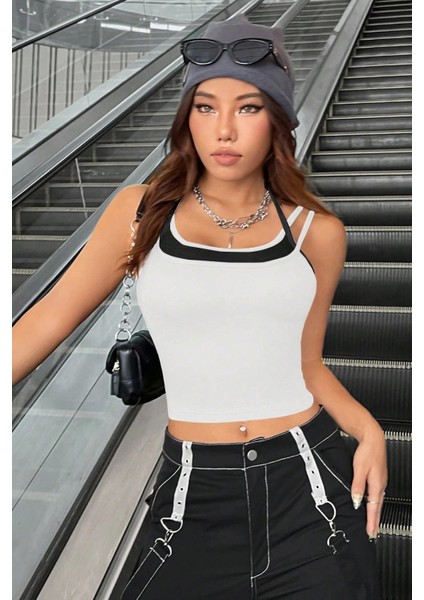 - Kadın Siyah Beyaz Çift Renk Çapraz Askılı Crop Top Bluz