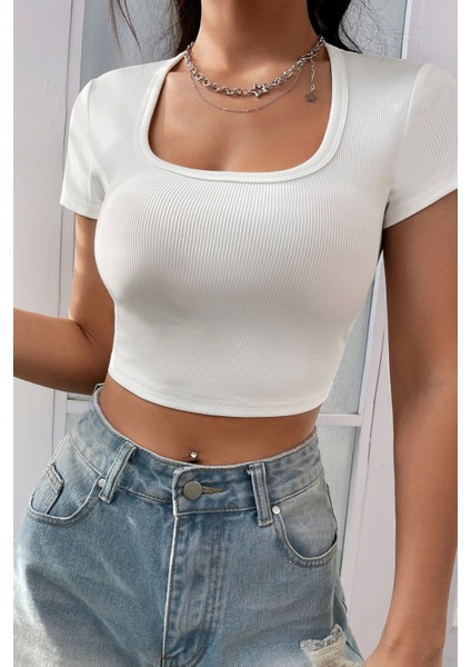 - Kadın Beyaz Yarım Kol Düz Yaka Crop Top Bluz