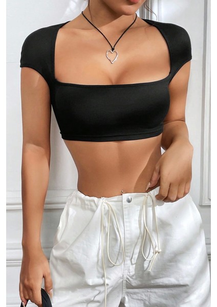 - Kadın Siyah Sırt Dekolteli ve Boyundan Bağlamalı Yarım Kol Crop Top Bluz