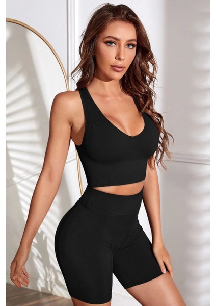 - Kadın Siyah Derin Göğüs Dekolteli Şık Crop Top Bluz