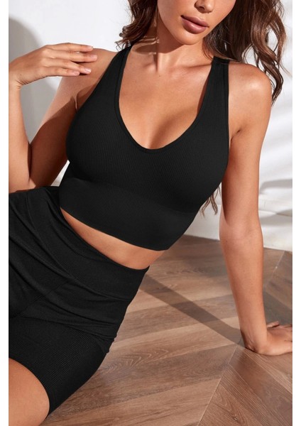 - Kadın Siyah Derin Göğüs Dekolteli Şık Crop Top Bluz
