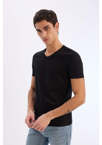 Yeni Sezon %100 Pamuk Slim Fit Dar Kesim V Yaka Basic Düz Kısa Kollu Tişört fırsatları