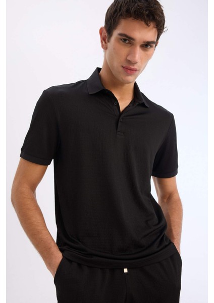 Slim Fit Dar Kesim Polo Yaka Dokulu Kısa Kollu Krinkıl Siyah Tişört E1222AX25SM fırsatları
