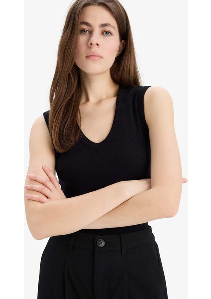 Yeni Sezon Slim Fit Dar Kesim V Yaka Ribana Atlet fırsatları
