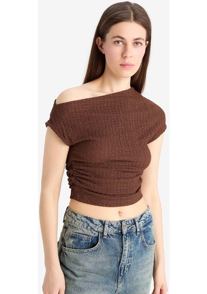 Yeni Sezon Slim Fit Dar Kesim Tek Omuzlu Bürümcük Kısa Kollu Tişört