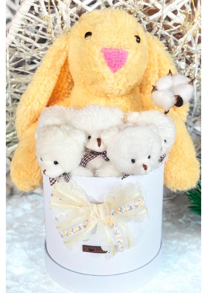 Özel Kutuda, Sarı Jellycat Tavşan, 5 Beyaz Ayıcık – Pamuk Çiçeği Dokunuşlu, Özel Ayıcık Buketi