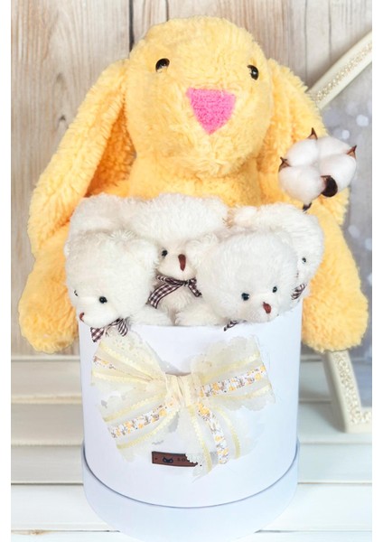 Özel Kutuda, Sarı Jellycat Tavşan, 5 Beyaz Ayıcık – Pamuk Çiçeği Dokunuşlu, Özel Ayıcık Buketi