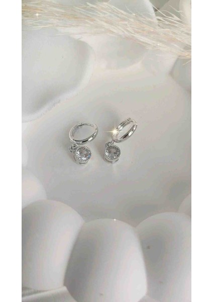 Çelik Gümüş Zarif Tek Taş Küpe fırsatları