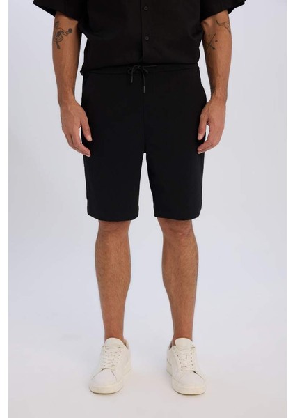 Yeni Sezon Regular Fit Beli Bağcıklı Dokulu Bermuda Şort