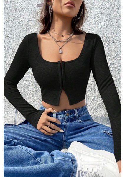 - Kadın Siyah Uzun Kollu Agraflı Göğüs ve Göbek Dekolteli Crop Top Bluz indirimleri