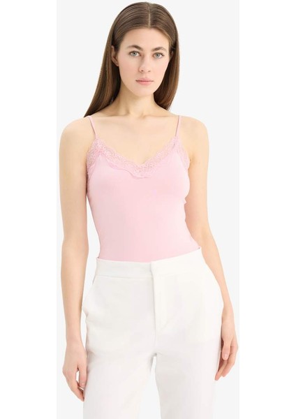 Yeni Sezon Slim Fit Dar Kesim V Yaka Dantelli Atlet fırsatları