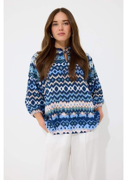 Yeni Sezon Regular Fit V Yaka Desenli Uzun Kollu Gömlek