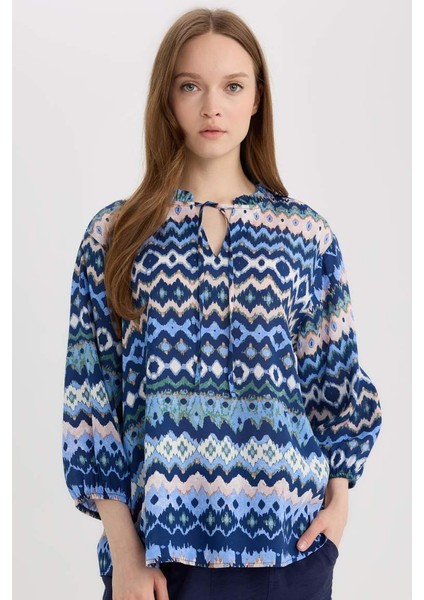 Yeni Sezon Regular Fit V Yaka Desenli Uzun Kollu Gömlek