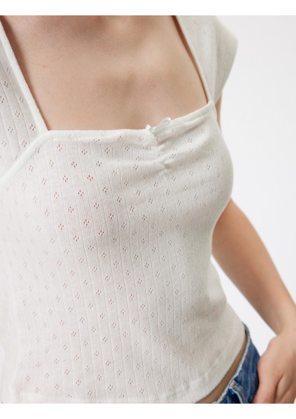 Yeni Sezon Kap Kol Tişört Fiyonk Detaylı Kare Yaka Slim Fit indirimleri
