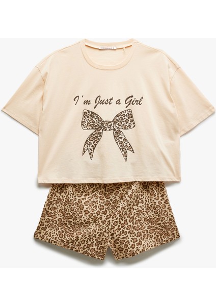 Yeni Sezon Fiyonk Detaylı Kısa Kollu Pamuklu Leopar Desenli Şortlu Pijama Takımı