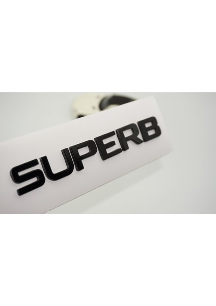 Skoda Superb Bagaj Yeni Nesil Parlak Siyah Yazı Logo Arma