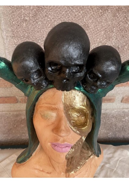 Oluler Kralicesi Hel modelleri