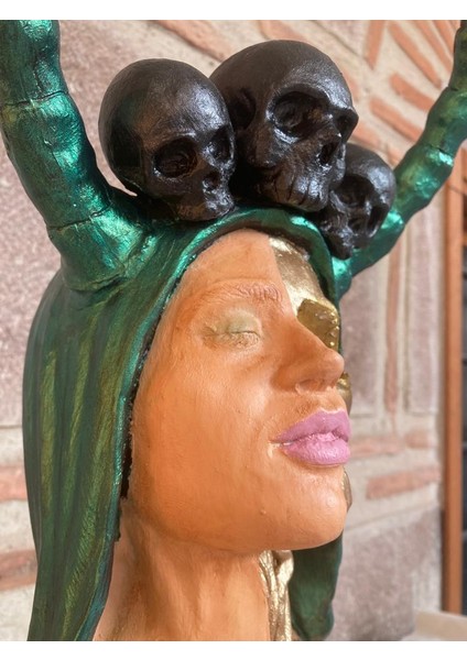 Oluler Kralicesi Hel fırsatları