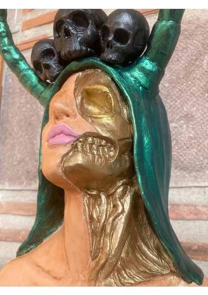 Oluler Kralicesi Hel indirimleri